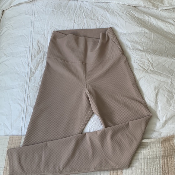 Beach Riot leggings size small - Picture 2 of 3